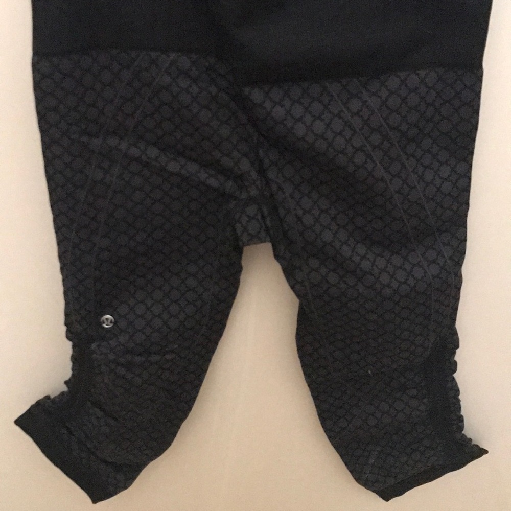 Lululemon In-The-Flow Crop II Size 2 - Picture 3 of 4